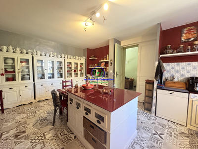 Maison - 273 m² - 8 pièces