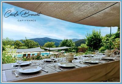 Propriété - 345 m² - 14 pièces