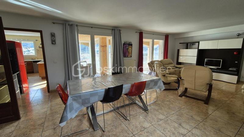 Villa - 237 m² - 10 pièces