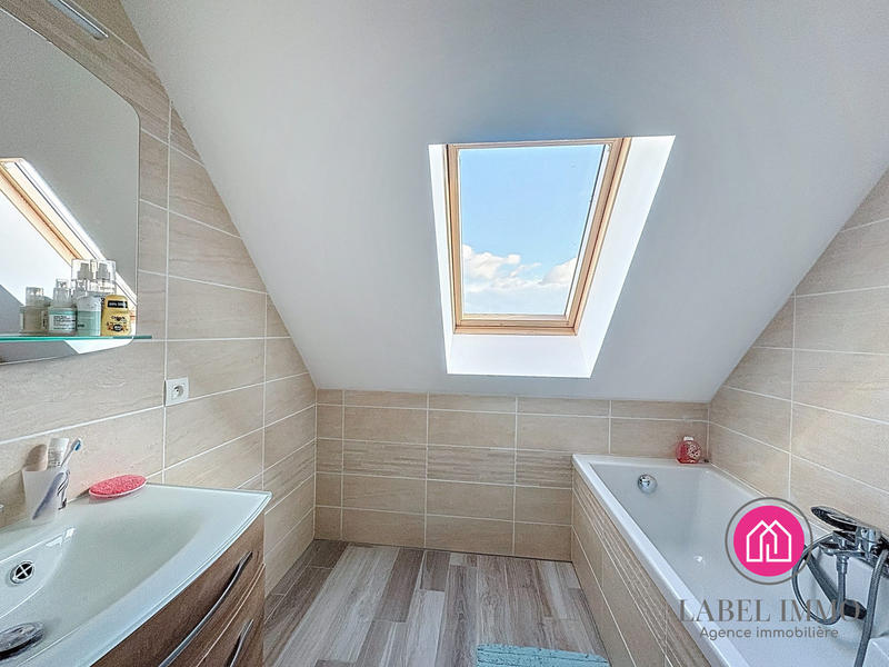 Maison - 162 m² - 9 pièces