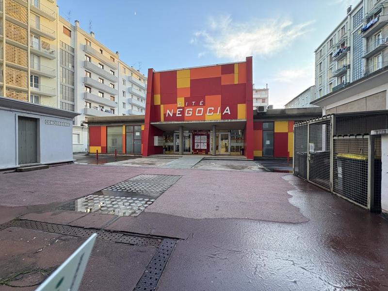 Local commercial - 115 m² - 6 pièces