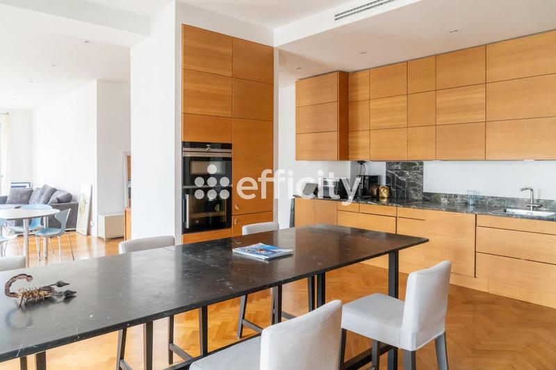 Appartement - 168 m² - 6 pièces