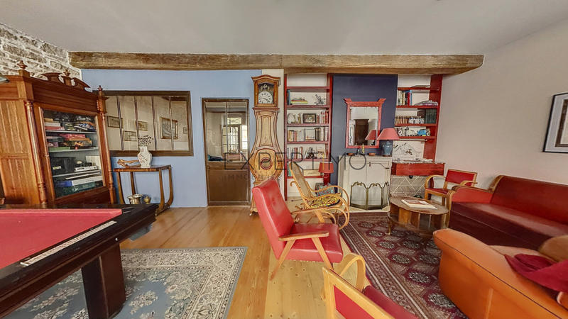 Maison - 249 m² - 7 pièces