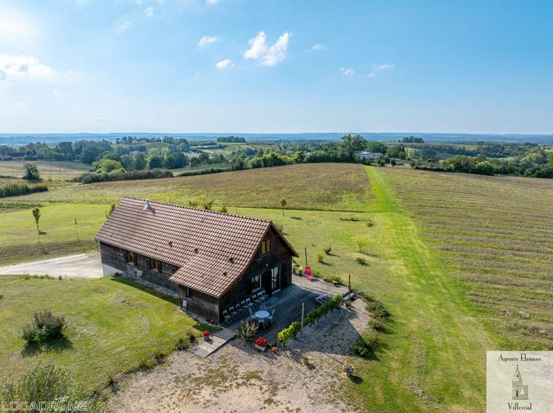 Maison traditionnelle - 165 m² - 7 pièces