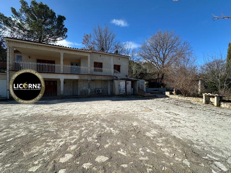 Villa - 168 m² - 9 pièces