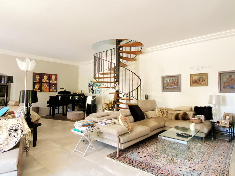 Villa - 240 m² - 5 pièces