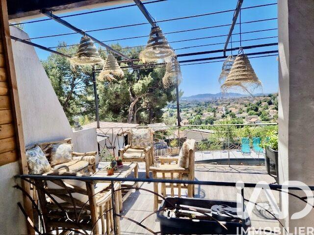 Maison - 267 m² - 11 pièces