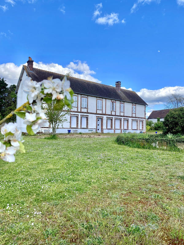 Maison - 280 m² - 9 pièces