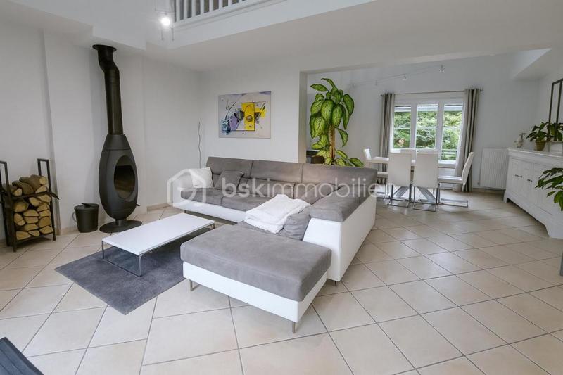 Propriété - 223 m² - 9 pièces