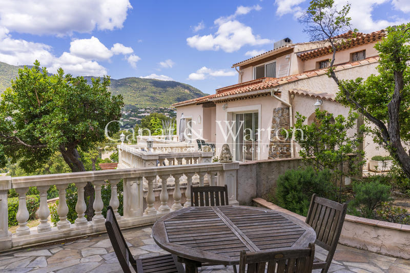 Villa - 250 m² - 9 pièces