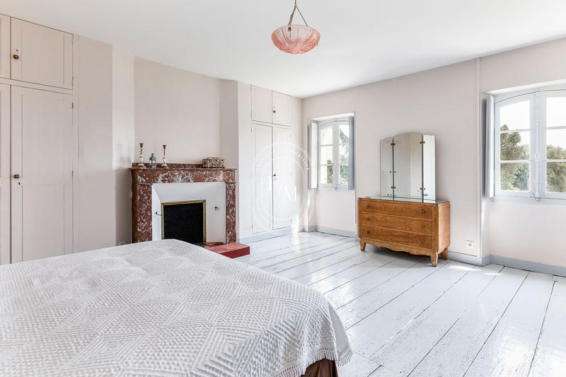 Château - 448 m² - 13 pièces