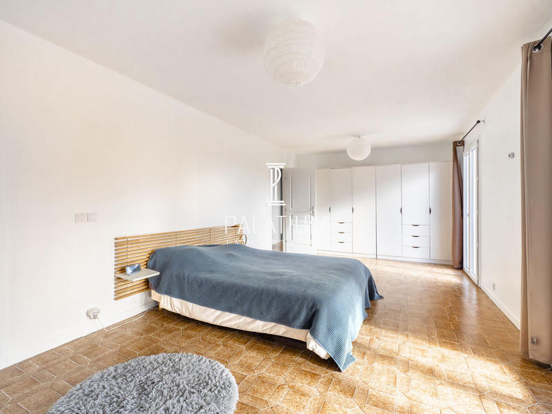 Maison - 219 m² - 8 pièces