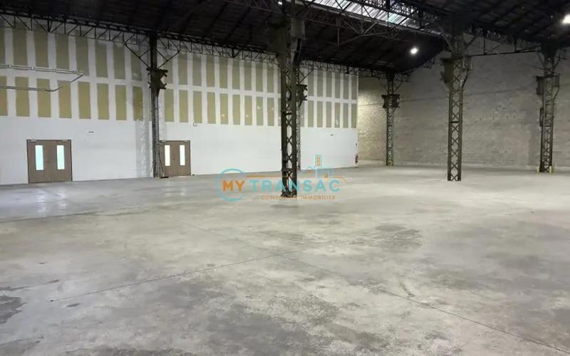 Local d'activité / Entrepôt - 1 200 m²