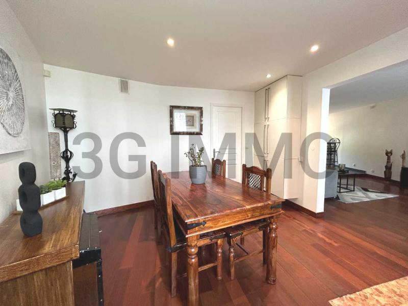 Appartement - 90 m² - 5 pièces