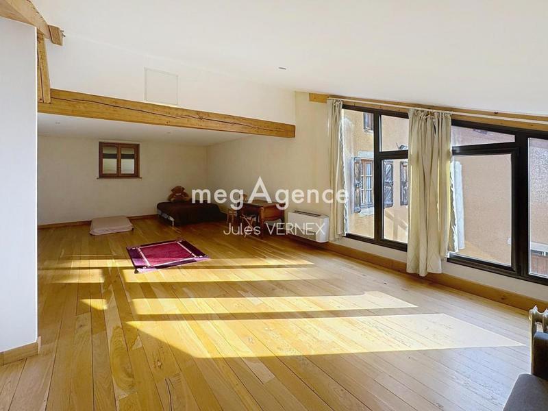 Maison traditionnelle - 243 m² - 6 pièces