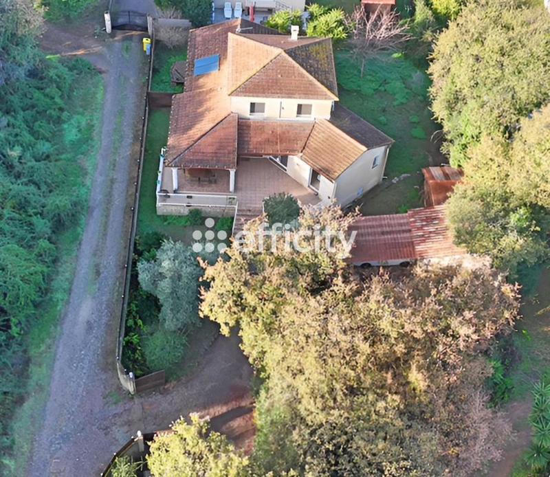 Pavillon - 160 m² - 5 pièces