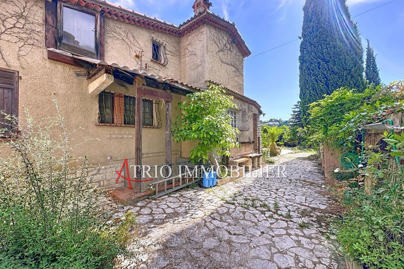 Maison - 230 m² - 8 pièces