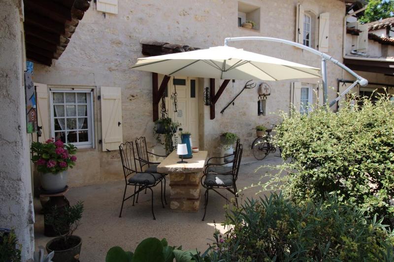 Propriété - 1 m² - 11 pièces