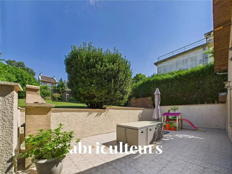 Maison - 95 m² - 5 pièces