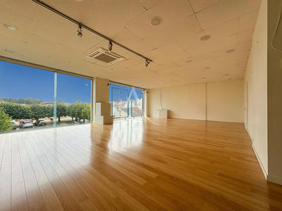 Maison - 587 m² - 5 pièces