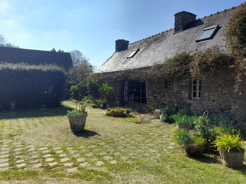 Propriété - 243 m² - 10 pièces