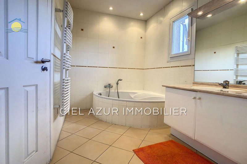Maison - 211 m² - 6 pièces