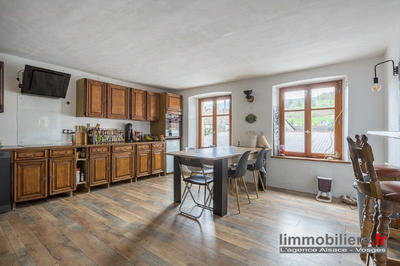 Maison traditionnelle - 150 m² - 6 pièces