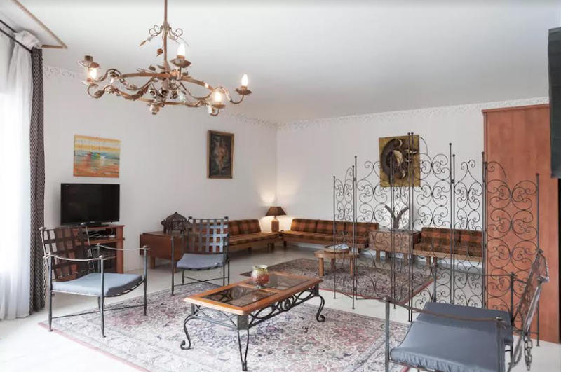 Demeure - 453 m² - 11 pièces