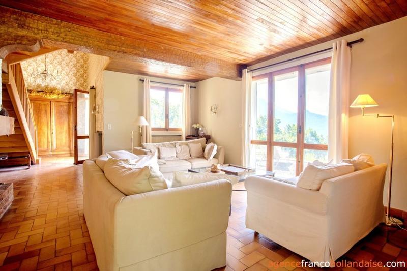 Villa - 216 m² - 8 pièces