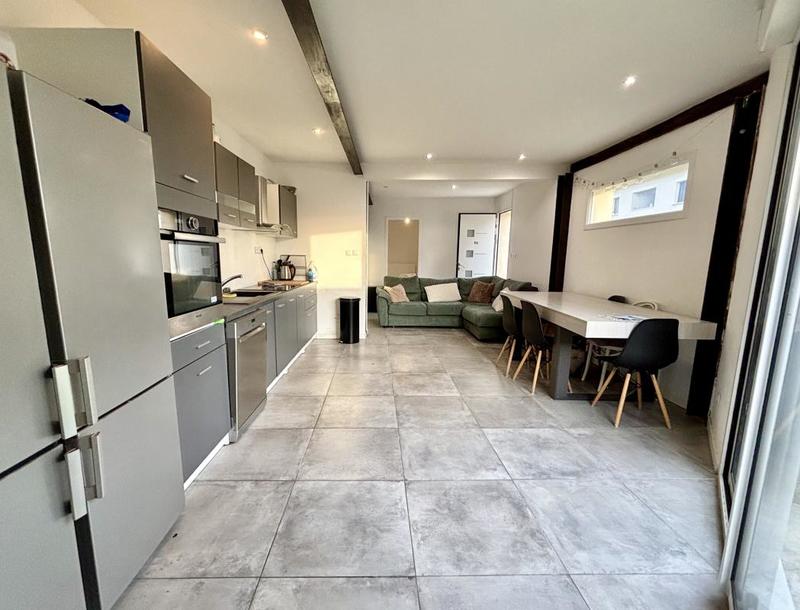 Immeuble - 140 m² - 8 pièces