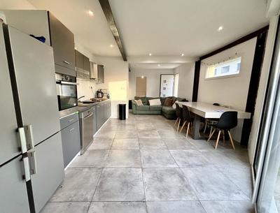 Immeuble - 140 m² - 8 pièces