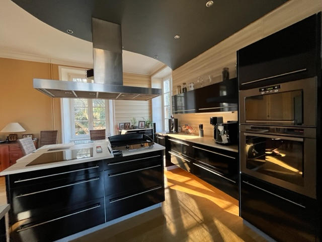 Maison - 200 m² - 9 pièces