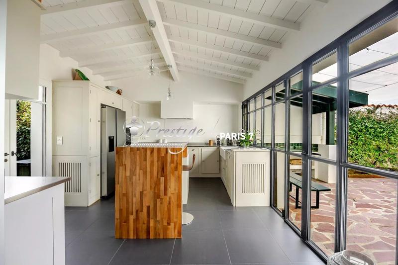 Maison - 200 m² - 7 pièces