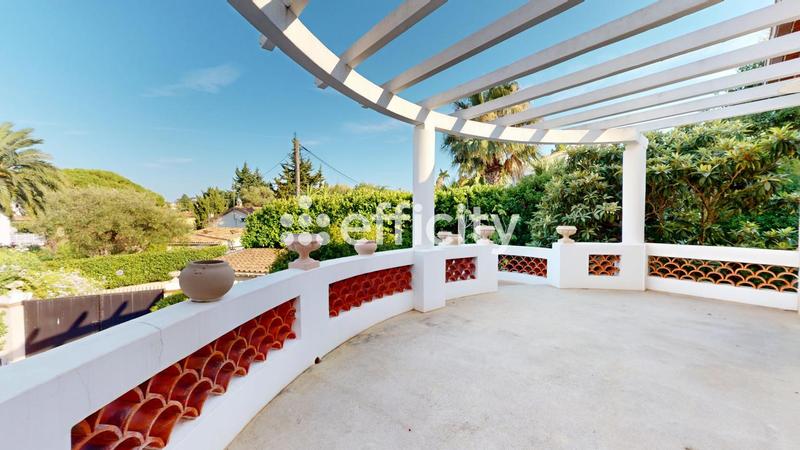 Maison - 260 m² - 7 pièces