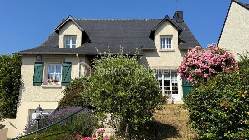 Maison traditionnelle - 136 m² - 8 pièces