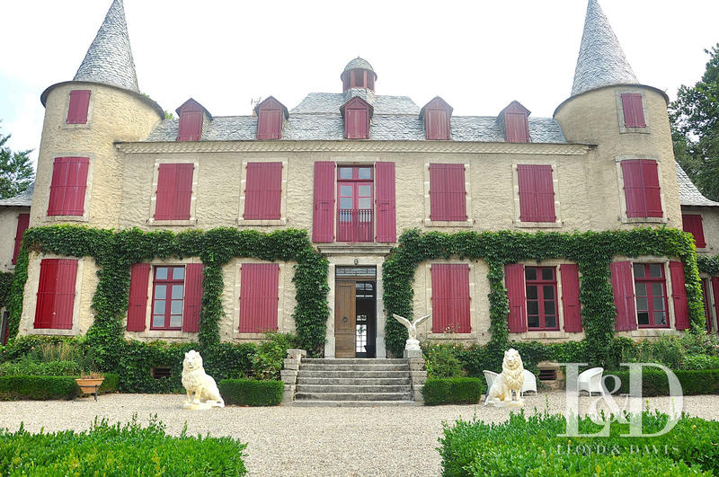 Maison - 660 m² - 25 pièces