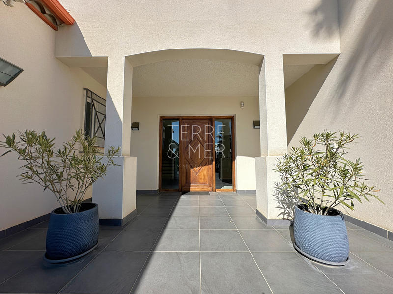 Maison - 240 m² - 7 pièces