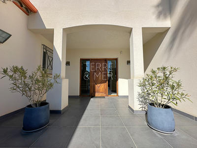 Maison - 240 m² - 7 pièces