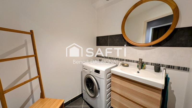 Maison - 218 m² - 9 pièces