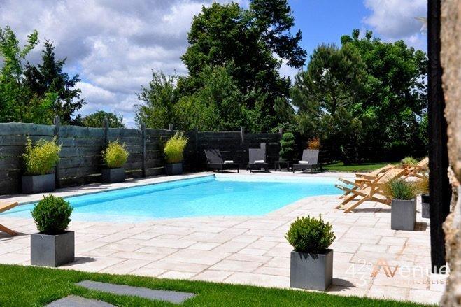 Maison - 460 m² - 15 pièces