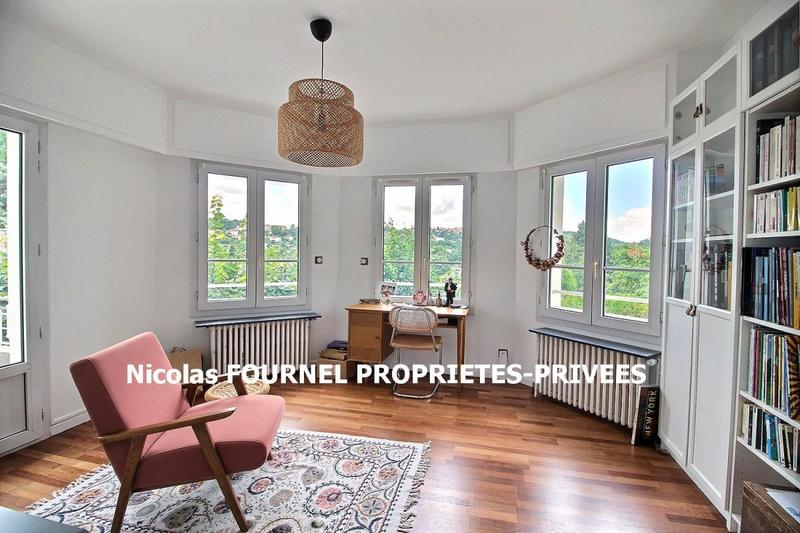 Propriété - 275 m² - 8 pièces