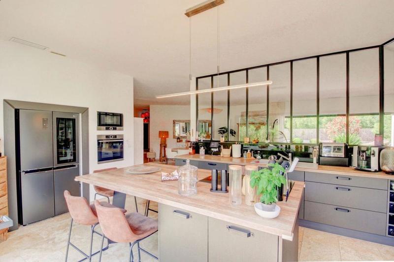 Maison - 203 m² - 8 pièces