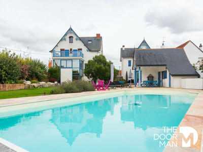 Maison - 310 m² - 12 pièces