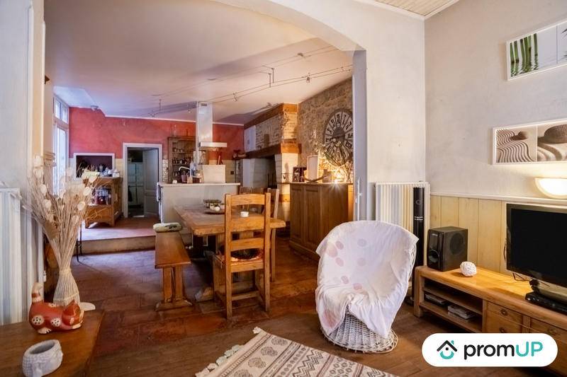 Maison - 240 m² - 6 pièces