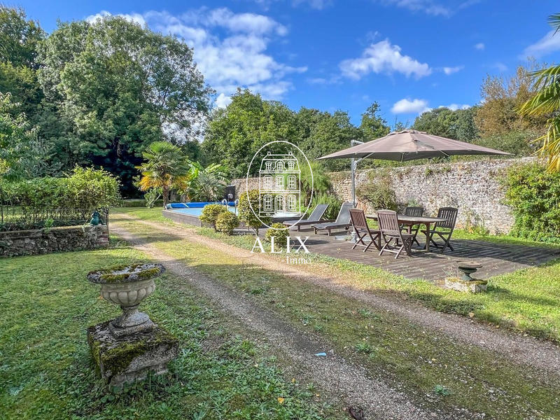 Maison - 252 m² - 10 pièces