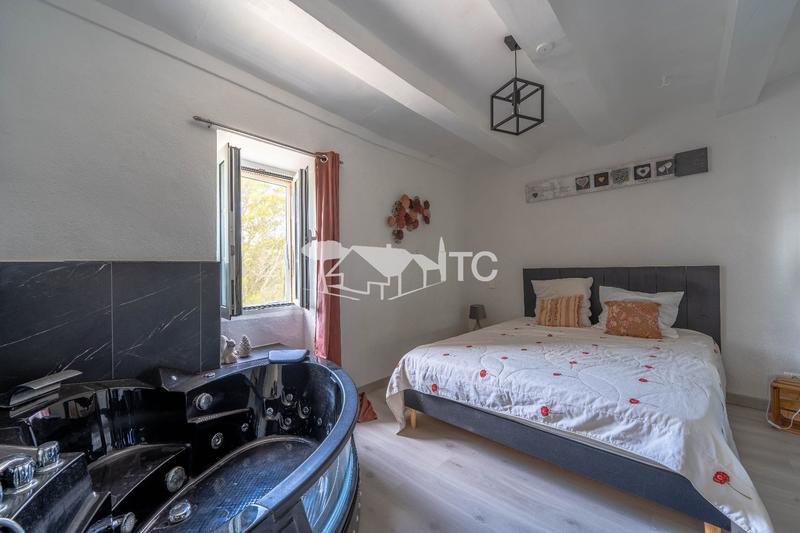 Maison - 244 m² - 7 pièces