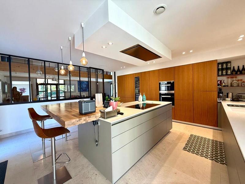 Maison - 300 m² - 6 pièces