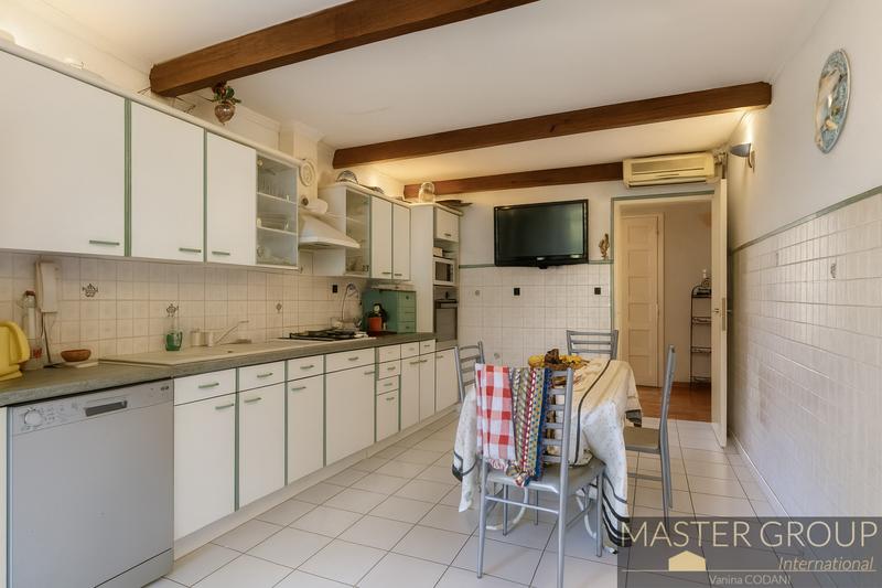 Maison - 208 m² - 9 pièces