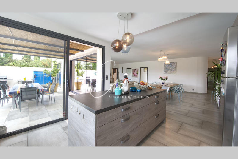 Maison - 204 m² - 5 pièces