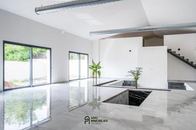 Maison - 254 m² - 5 pièces